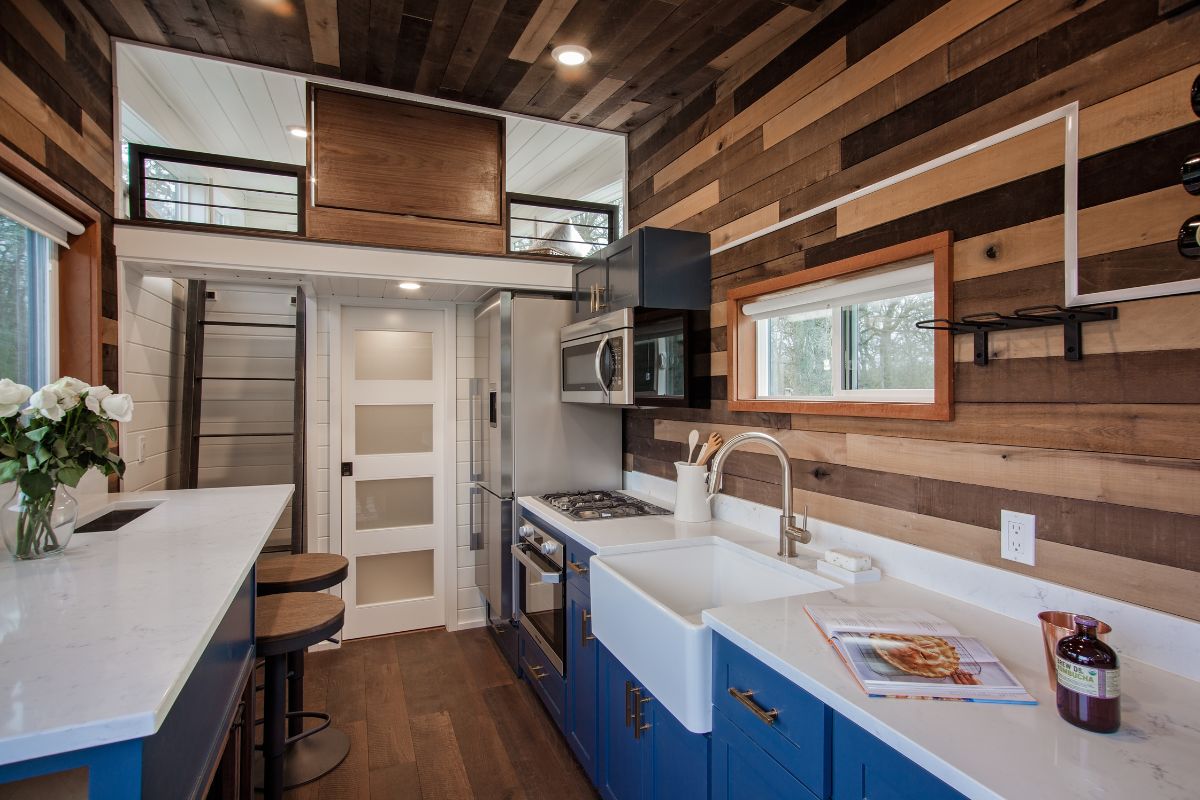 Tiny House Kitchen: 10 Easy Daily Cleaning Habits - Tiny House Cleaning Tips